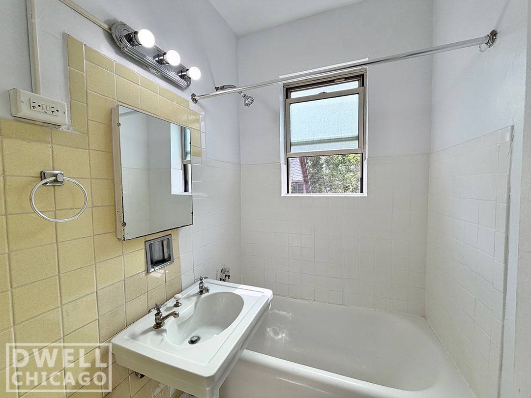 House for rent at 2536 N Sawyer Ave #206, Chicago, IL 60647