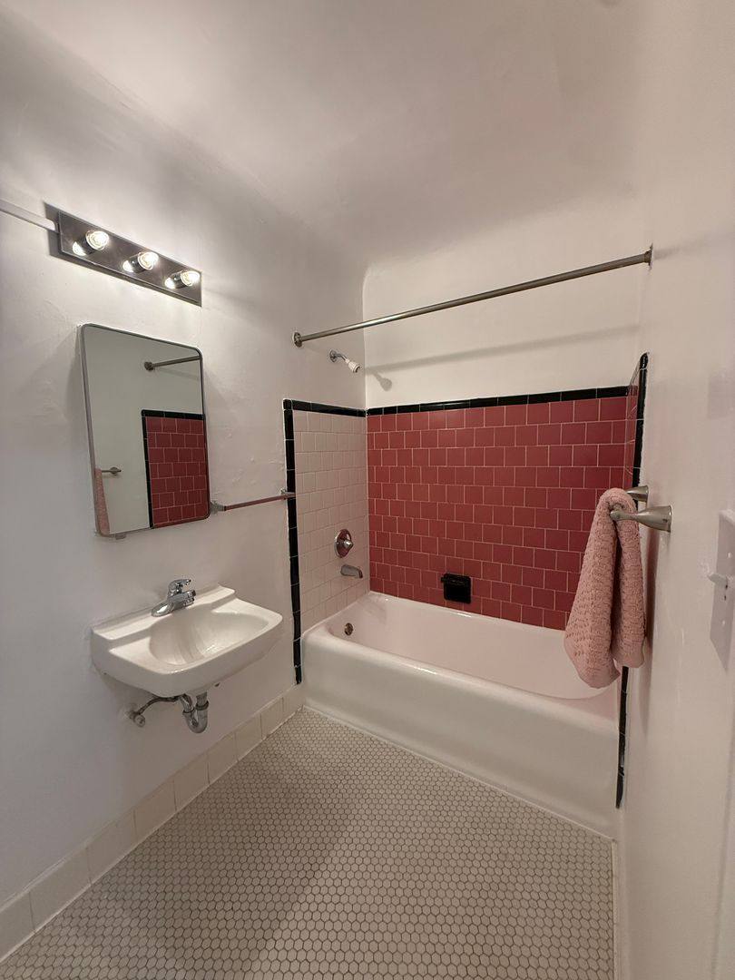 Apartment for rent at 2486 NW Westover, Portland, OR 97210