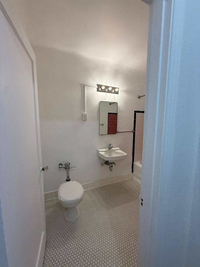 Apartment for rent at 2486 NW Westover, Portland, OR 97210