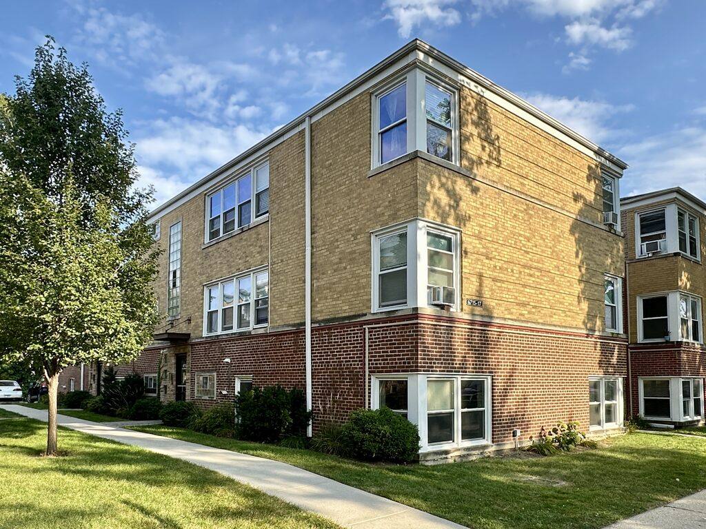 Apartment for rent at 6715 California #DSG, Chicago, IL 60645