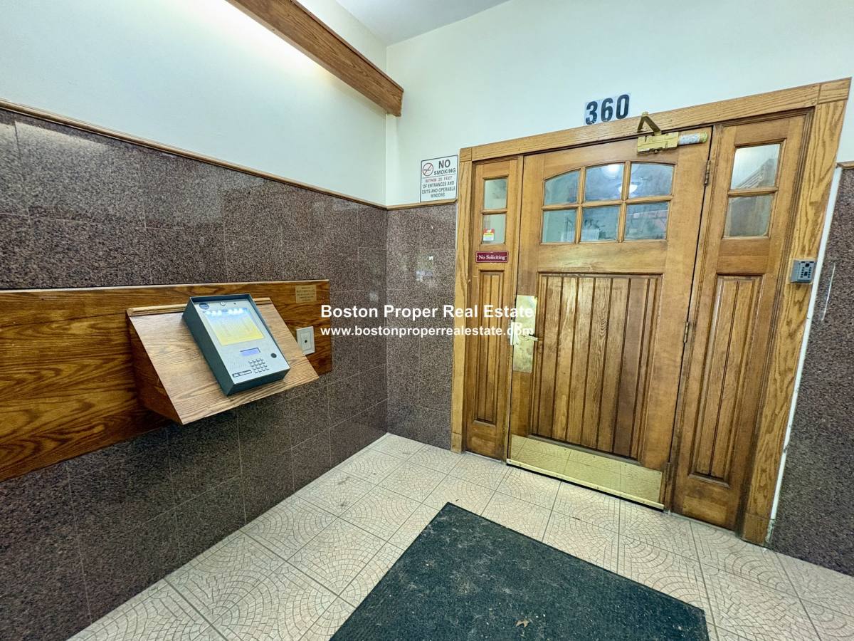 Apartment for rent at 360 Riverway #12, Boston, MA 02115