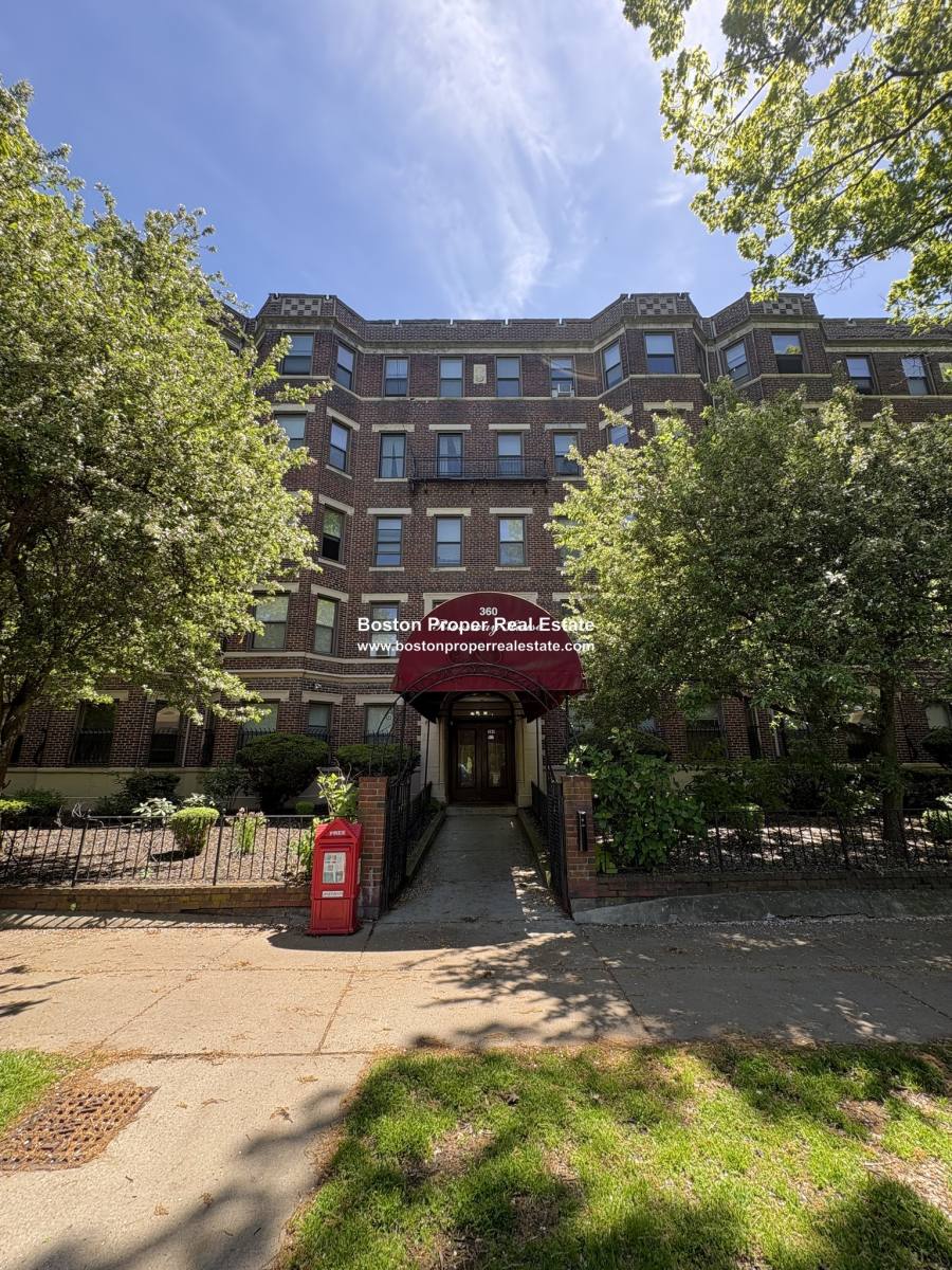 Apartment for rent at 360 Riverway #12, Boston, MA 02115