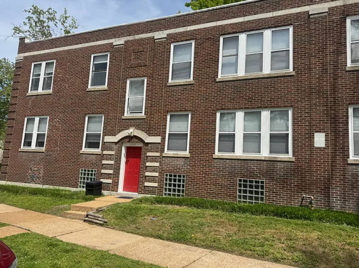 Apartment for rent at 6309-13 Cabanne, Saint Louis, MO 63130