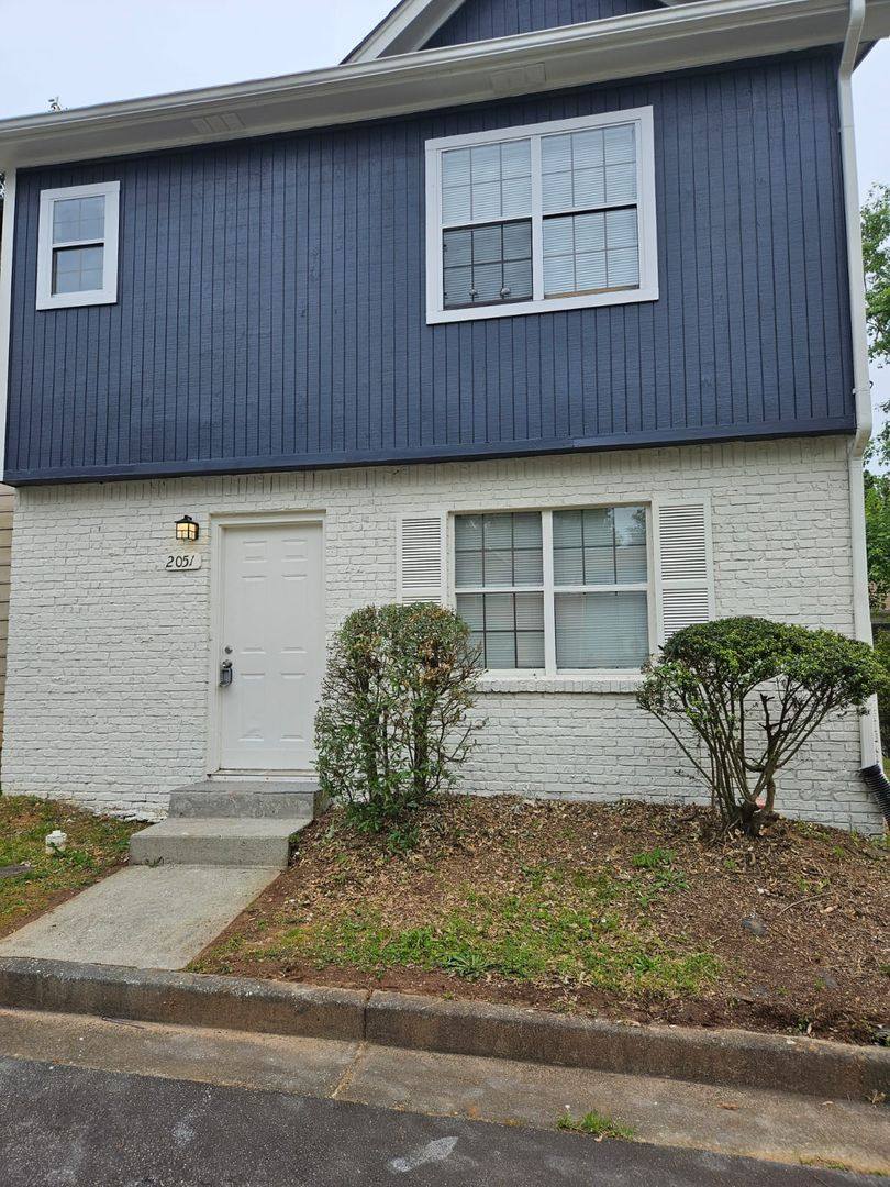 Townhouse for rent at 2051 Lenoa Lane, Austell, GA 30106