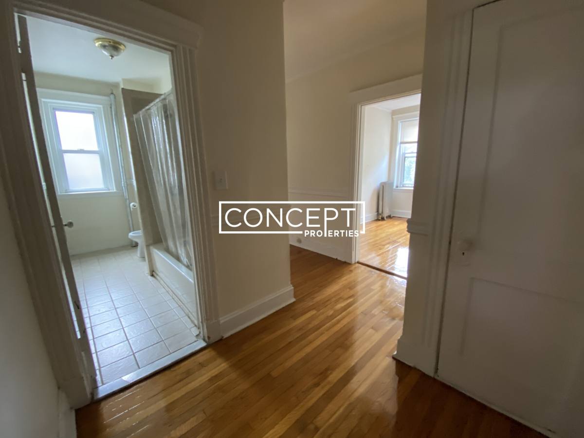 Apartment for rent at 360 Riverway #10, Boston, MA 02115