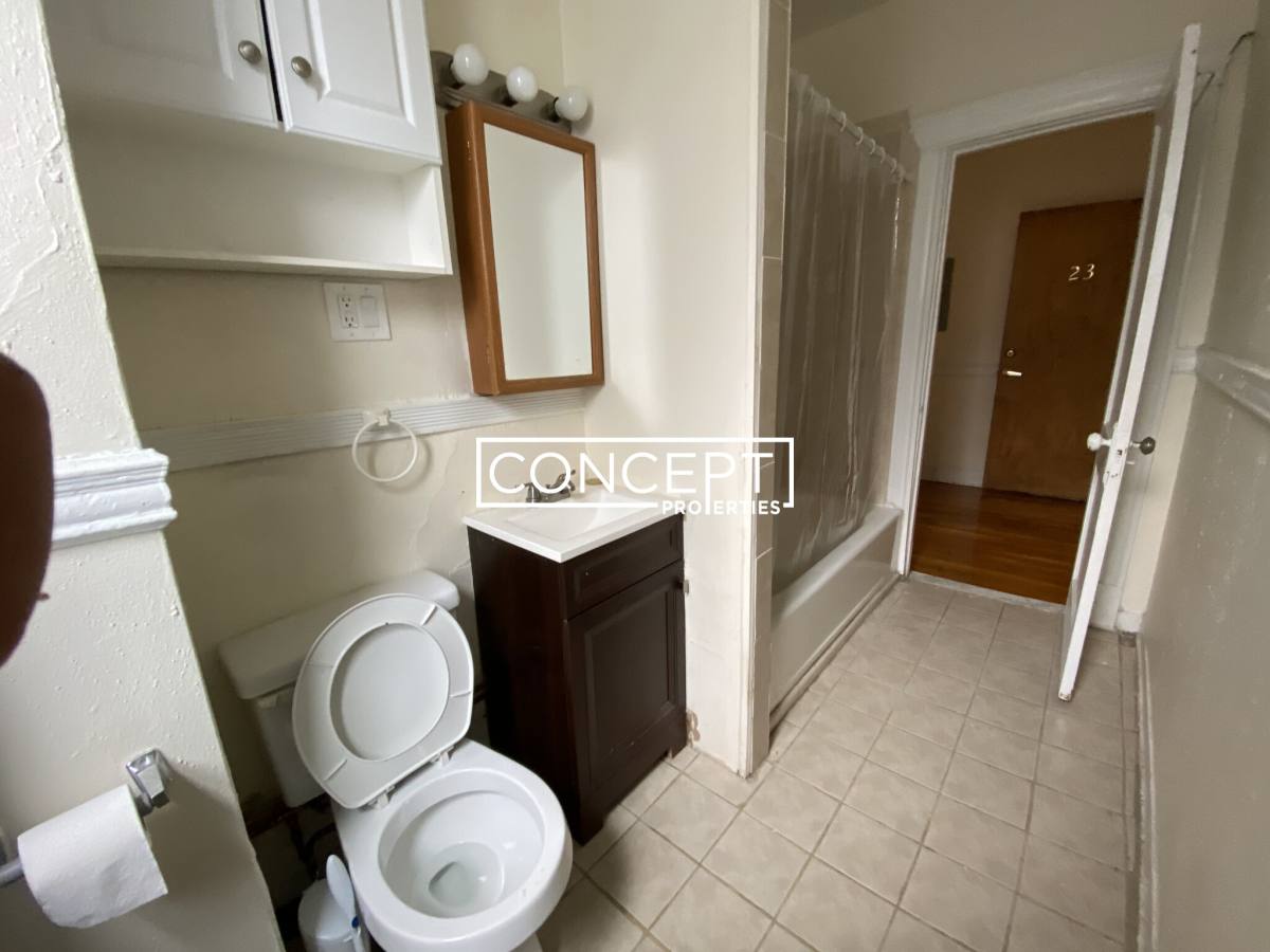 Apartment for rent at 360 Riverway #10, Boston, MA 02115