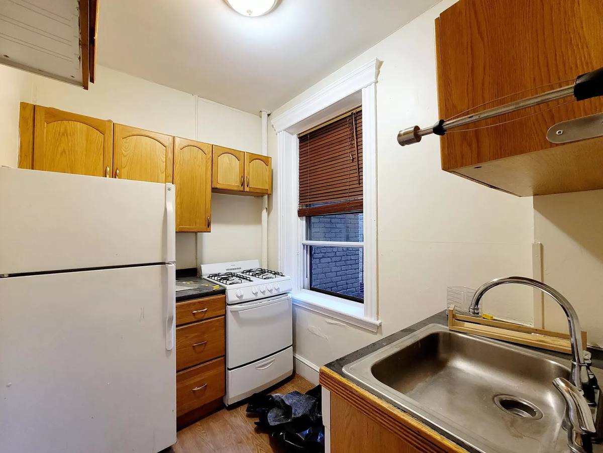 Apartment for rent at 360 Riverway #10, Boston, MA 02115