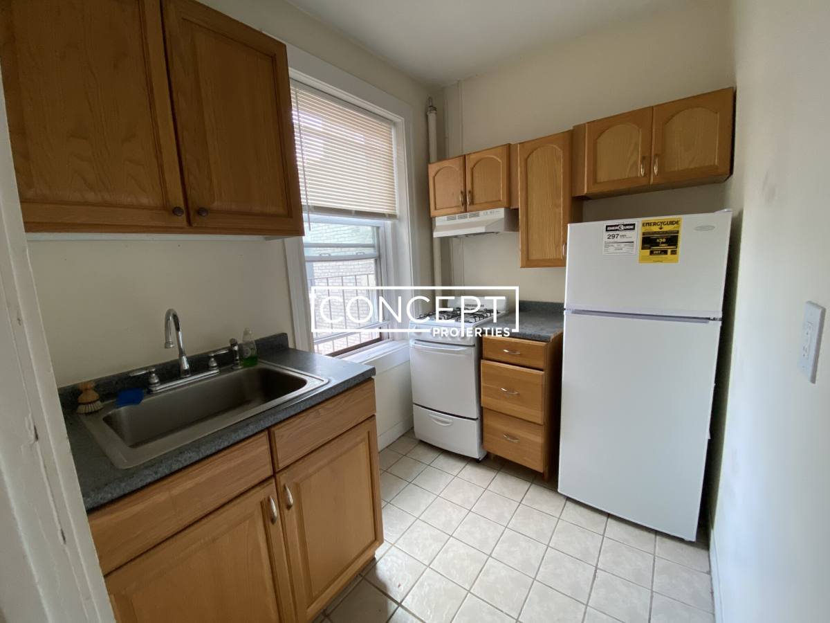 Apartment for rent at 360 Riverway #10, Boston, MA 02115