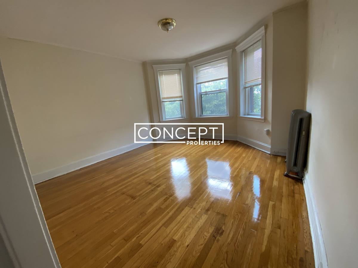 Apartment for rent at 360 Riverway #10, Boston, MA 02115