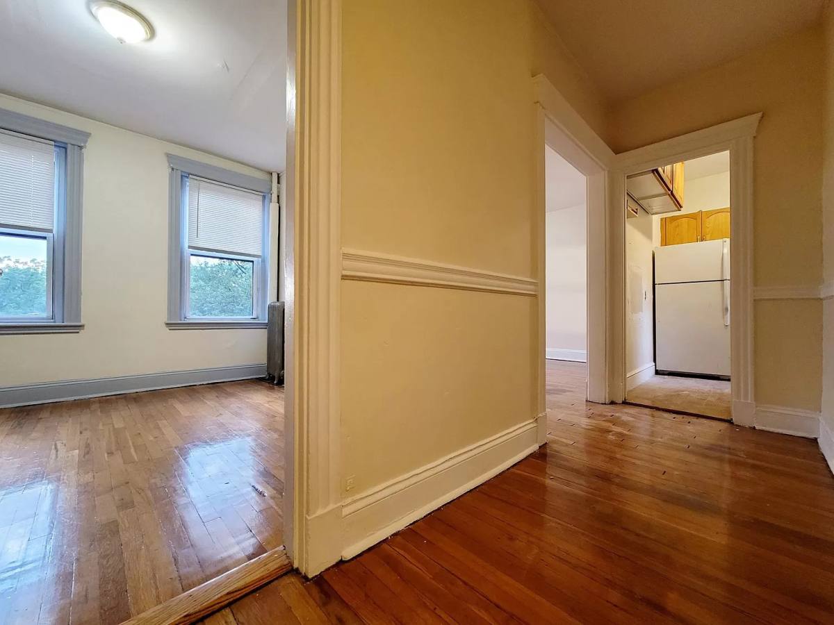 Apartment for rent at 360 Riverway #10, Boston, MA 02115