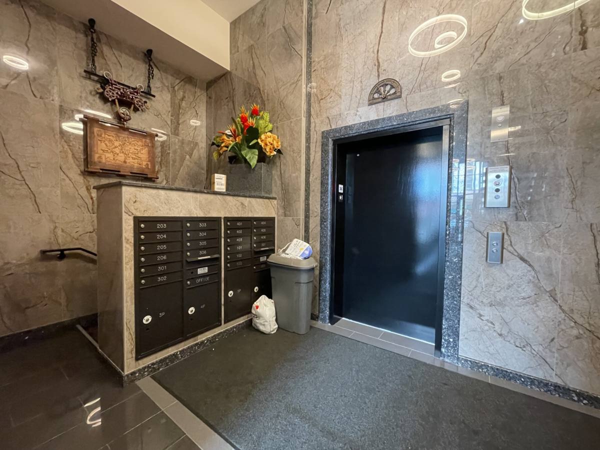 Apartment for rent at 1028 Commonwealth Ave #101, Brookline, MA 02445
