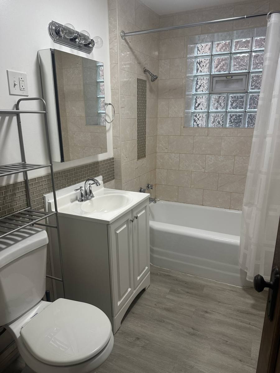 Apartment for rent at 5352 N Winthrop Ave - 2nd, Chicago, IL 60640