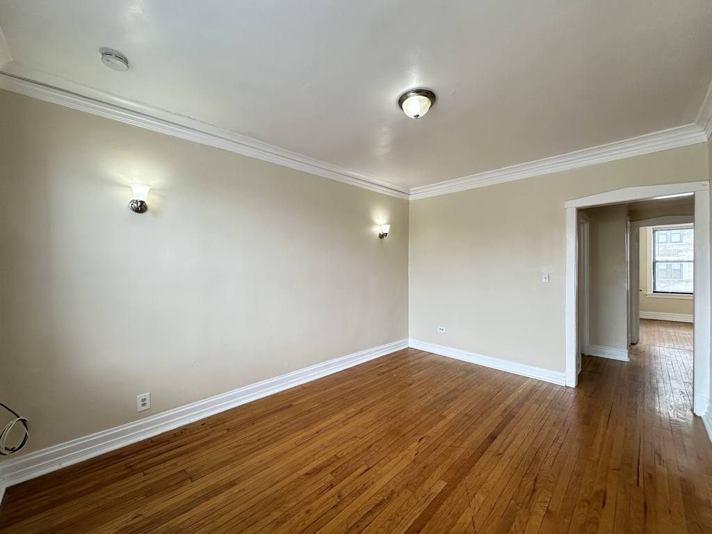 Apartment for rent at 1670 Pratt #4, Chicago, IL 60626