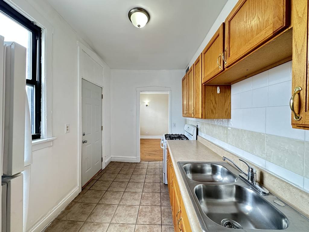 Apartment for rent at 1670 Pratt #4, Chicago, IL 60626