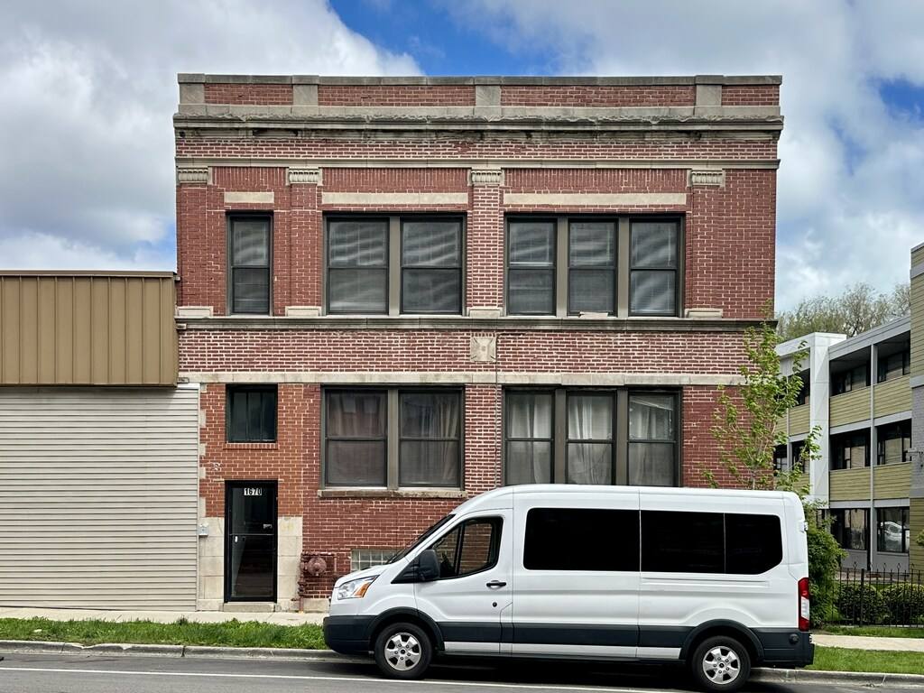 Apartment for rent at 1670 Pratt #4, Chicago, IL 60626