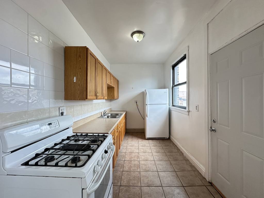 Apartment for rent at 1670 Pratt #4, Chicago, IL 60626