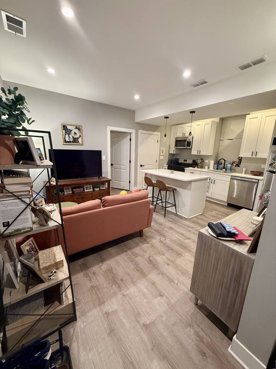 Apartment for rent at 1345 N Bosworth Ave #1F, Chicago, IL 60642