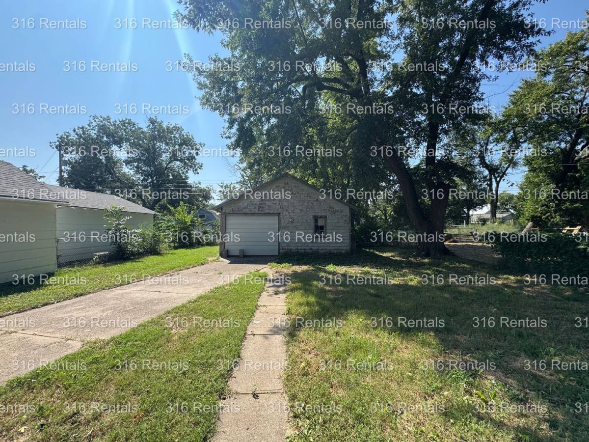 House for rent at 425 E 3rd St, Newton, KS 67114