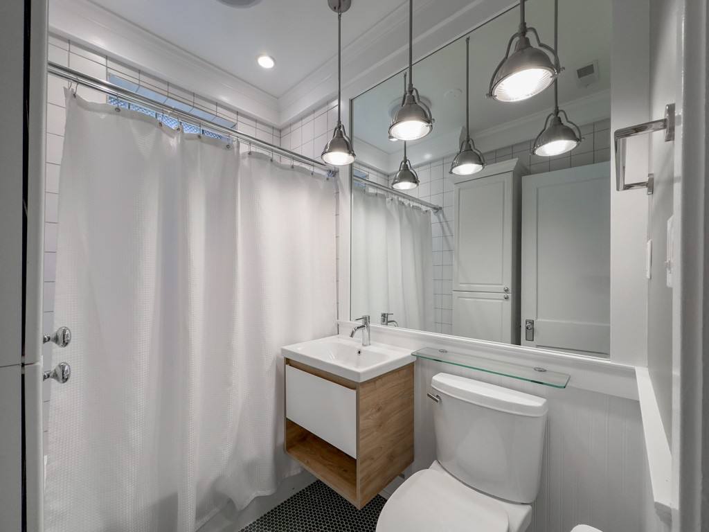 Apartment for rent at 1938 Berenice #9Q, Chicago, IL 60613