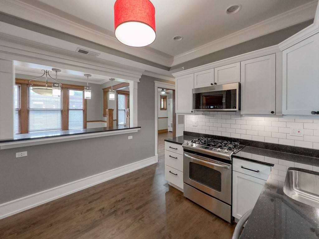 Apartment for rent at 1938 Berenice #9Q, Chicago, IL 60613