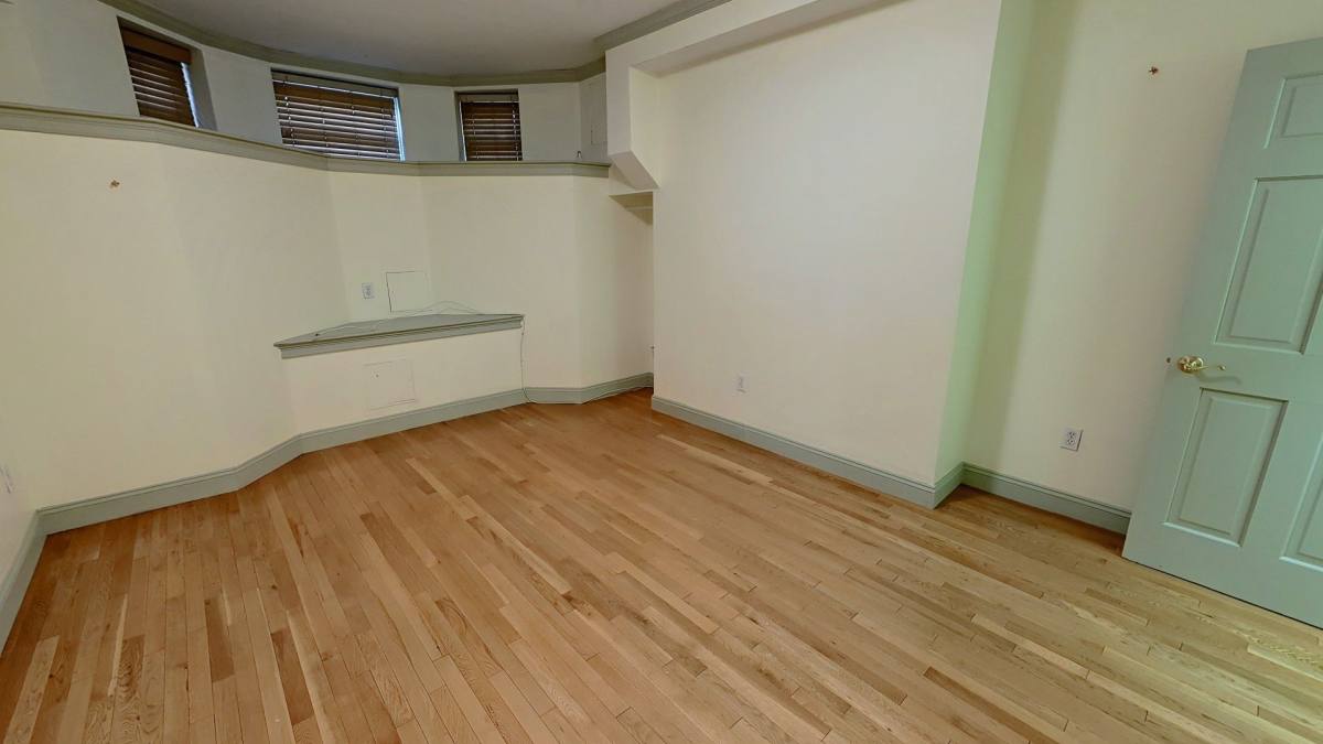 Apartment for rent at 531 Newbury St #1, Boston, MA 02215
