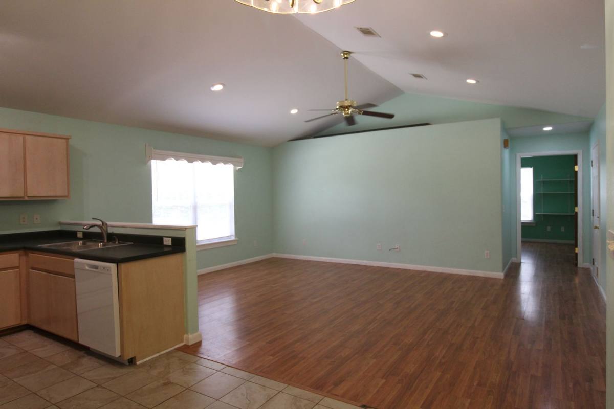 House for rent at 99 Carter Rd, Crawfordville, FL 32327