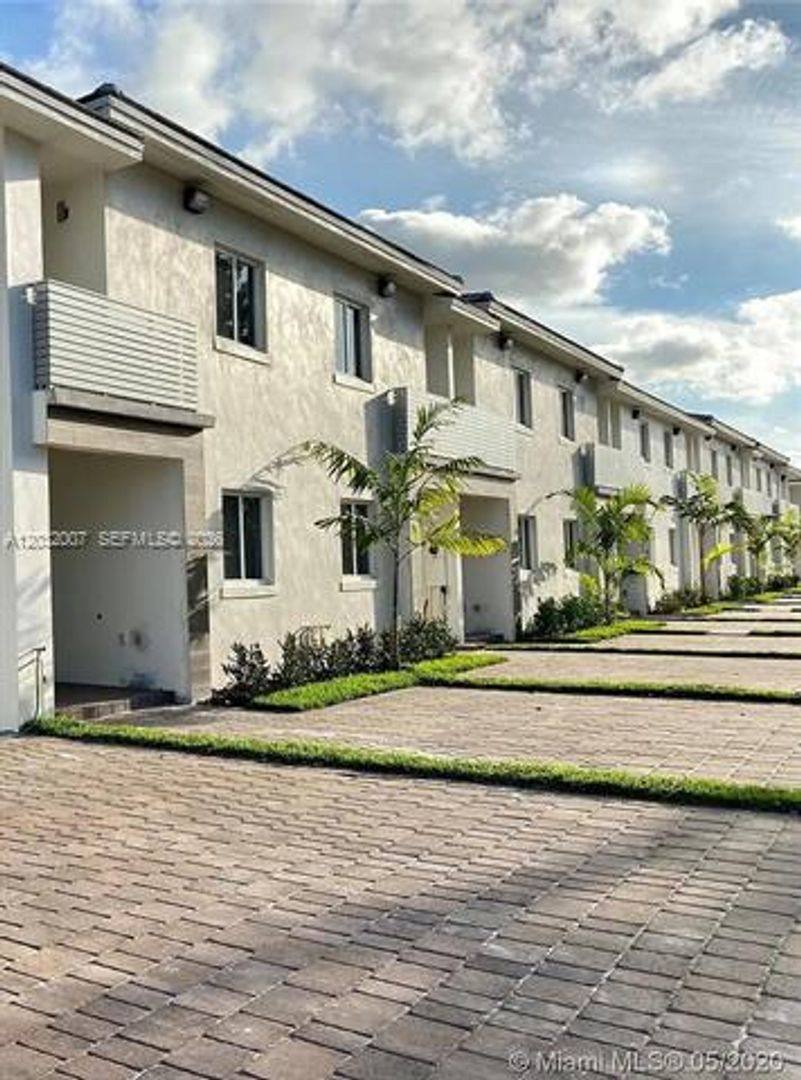 Townhouse for rent at 14181 SW 126th Path, Miami, FL 33186