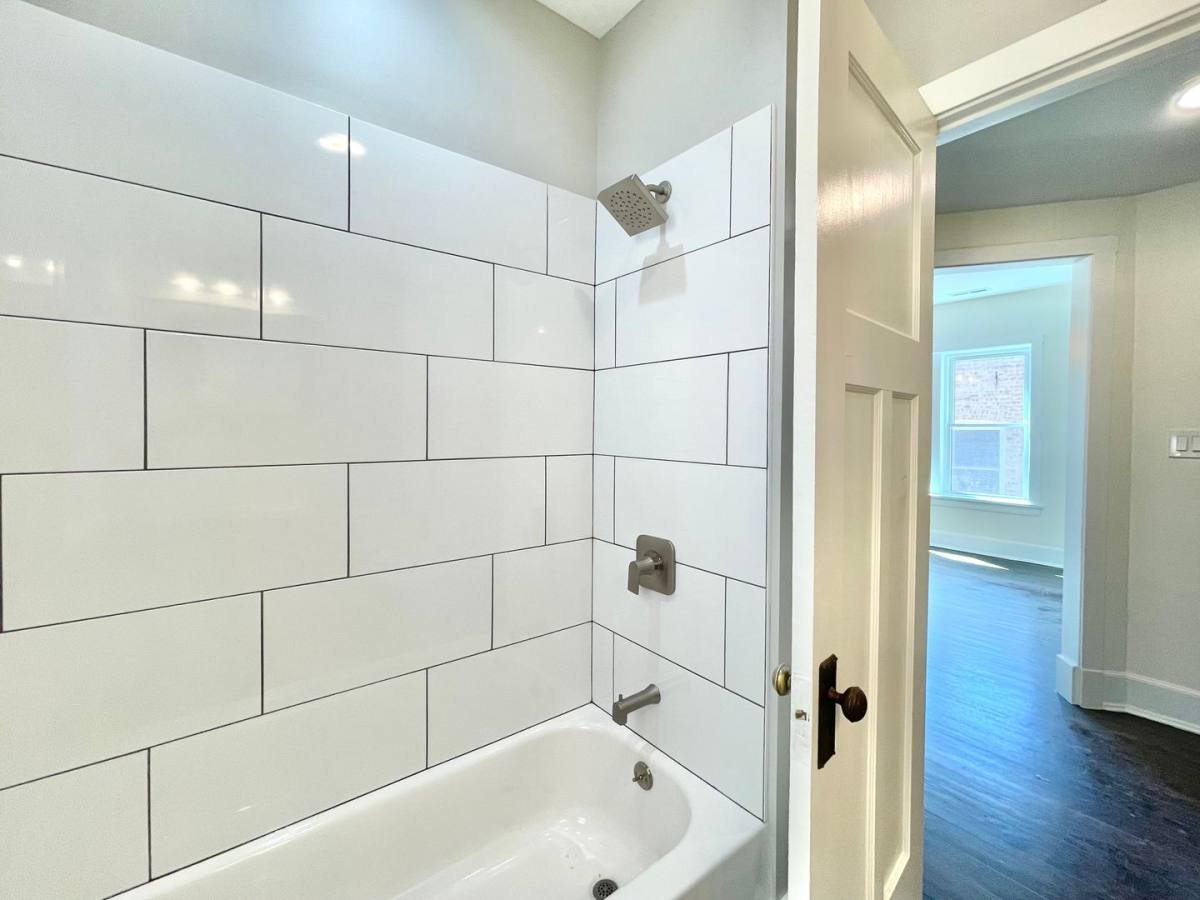 Apartment for rent at 1414 W Argyle #2, Chicago, IL 60640