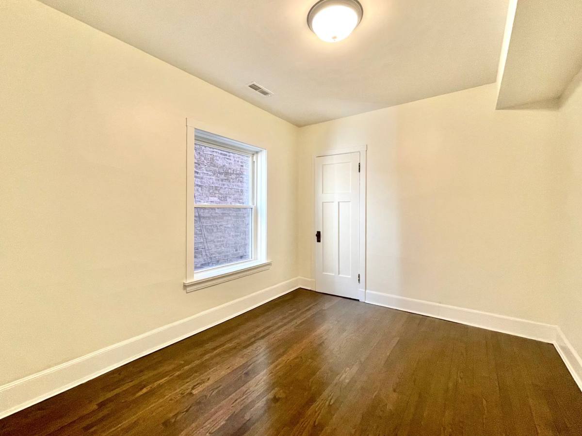 Apartment for rent at 1414 W Argyle #2, Chicago, IL 60640