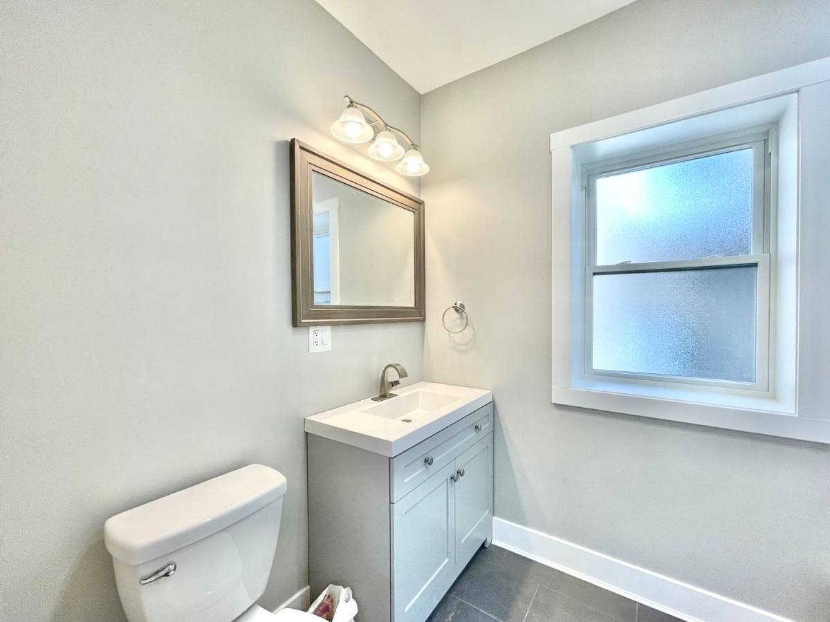 Apartment for rent at 1414 W Argyle #2, Chicago, IL 60640