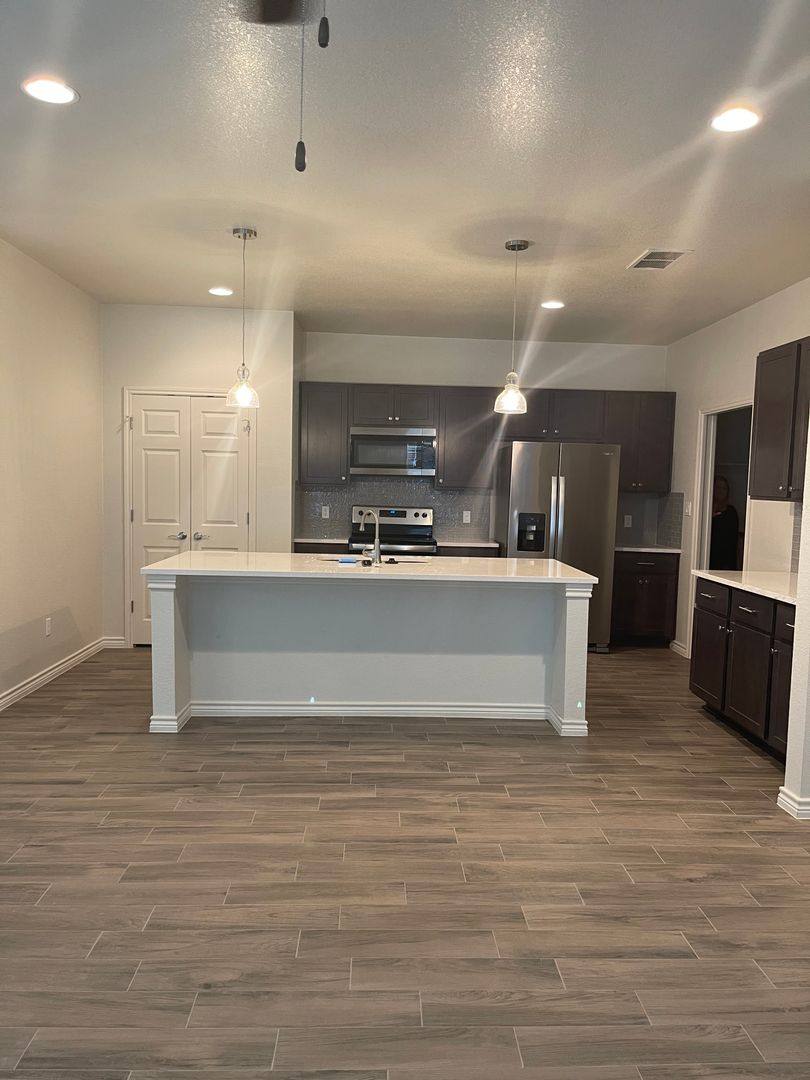 Apartment for rent at 511 Cr, Jarrell, TX 76537