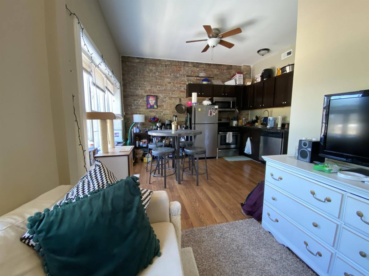 Apartment for rent at 1326 N Cleaver St #2F, Chicago, IL 60642