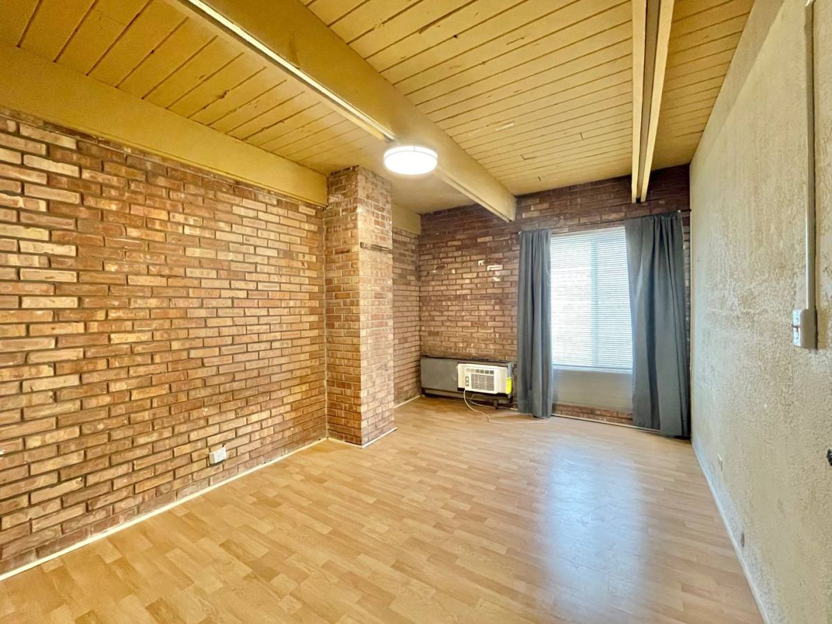 Townhouse for rent at 806 S Loomis St #B, Chicago, IL 60607