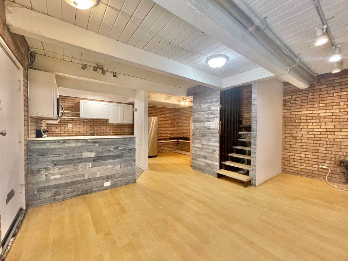 Townhouse for rent at 806 S Loomis St #B, Chicago, IL 60607