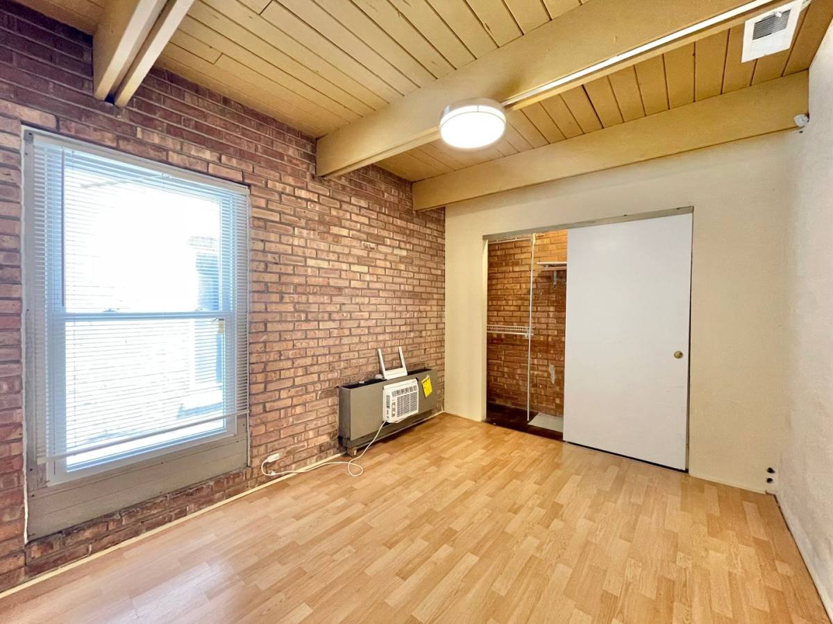 Townhouse for rent at 806 S Loomis St #B, Chicago, IL 60607