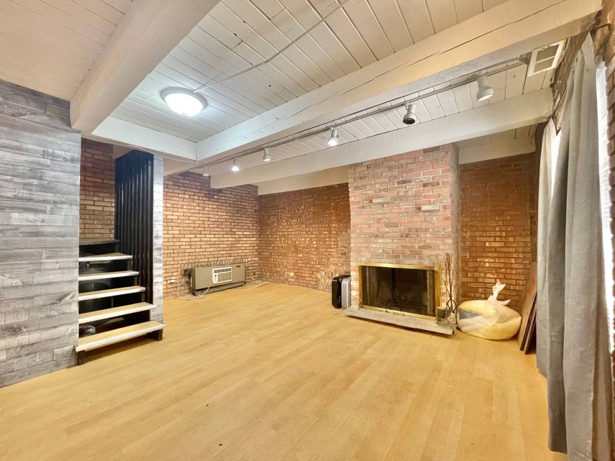 Townhouse for rent at 806 S Loomis St #B, Chicago, IL 60607