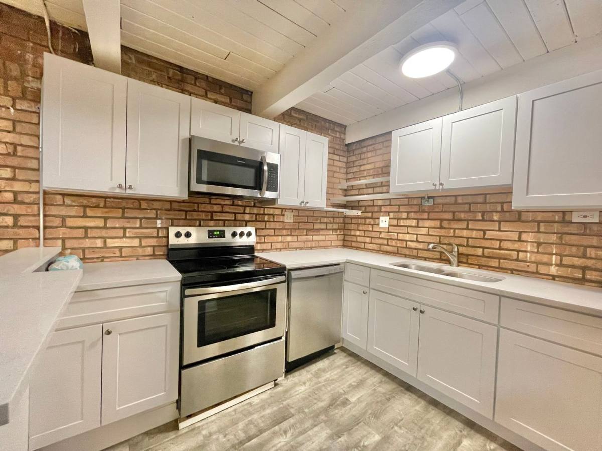 Townhouse for rent at 806 S Loomis St #B, Chicago, IL 60607