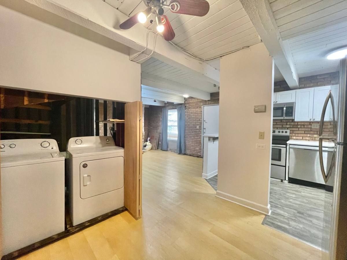 Townhouse for rent at 806 S Loomis St #B, Chicago, IL 60607