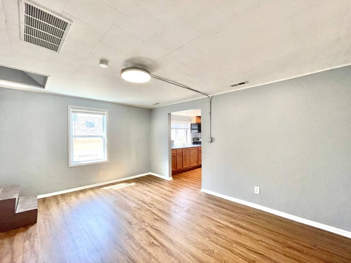 Apartment for rent at 828 W 34th St #2R, Chicago, IL 60608