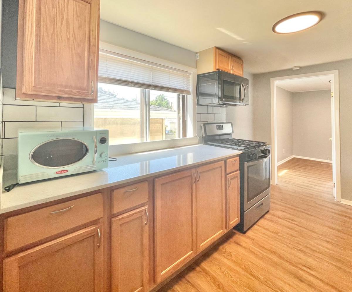 Apartment for rent at 828 W 34th St #2R, Chicago, IL 60608