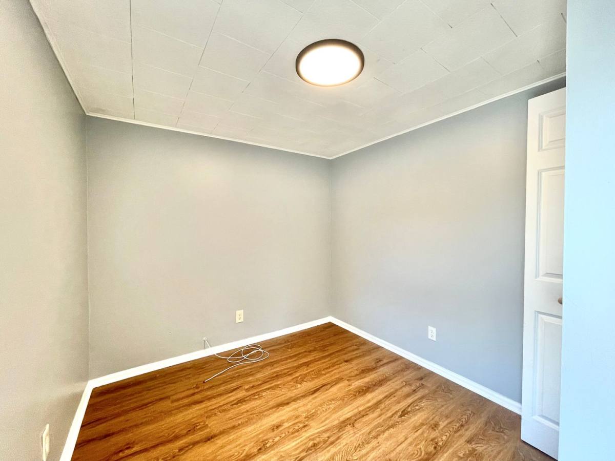 Apartment for rent at 828 W 34th St #2R, Chicago, IL 60608
