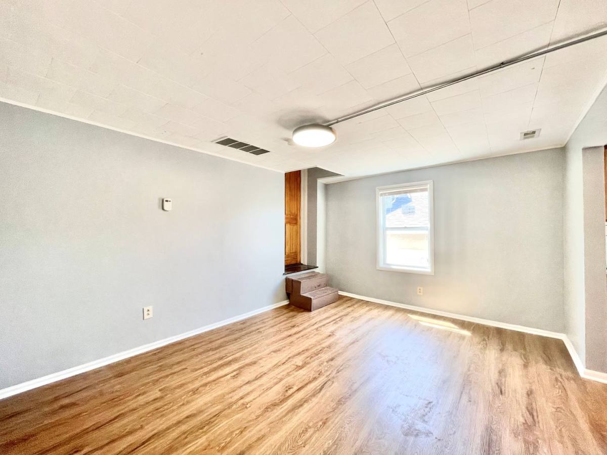 Apartment for rent at 828 W 34th St #2R, Chicago, IL 60608