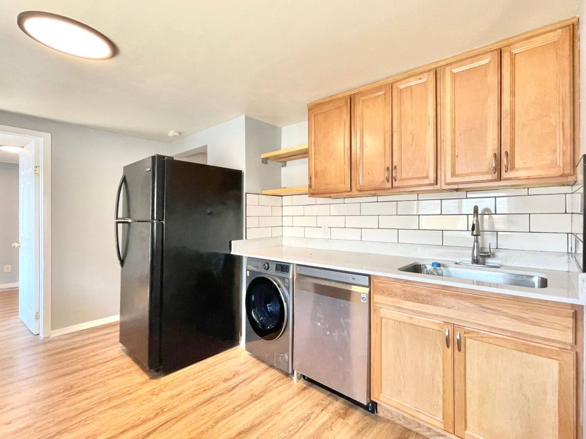 Apartment for rent at 828 W 34th St #2R, Chicago, IL 60608