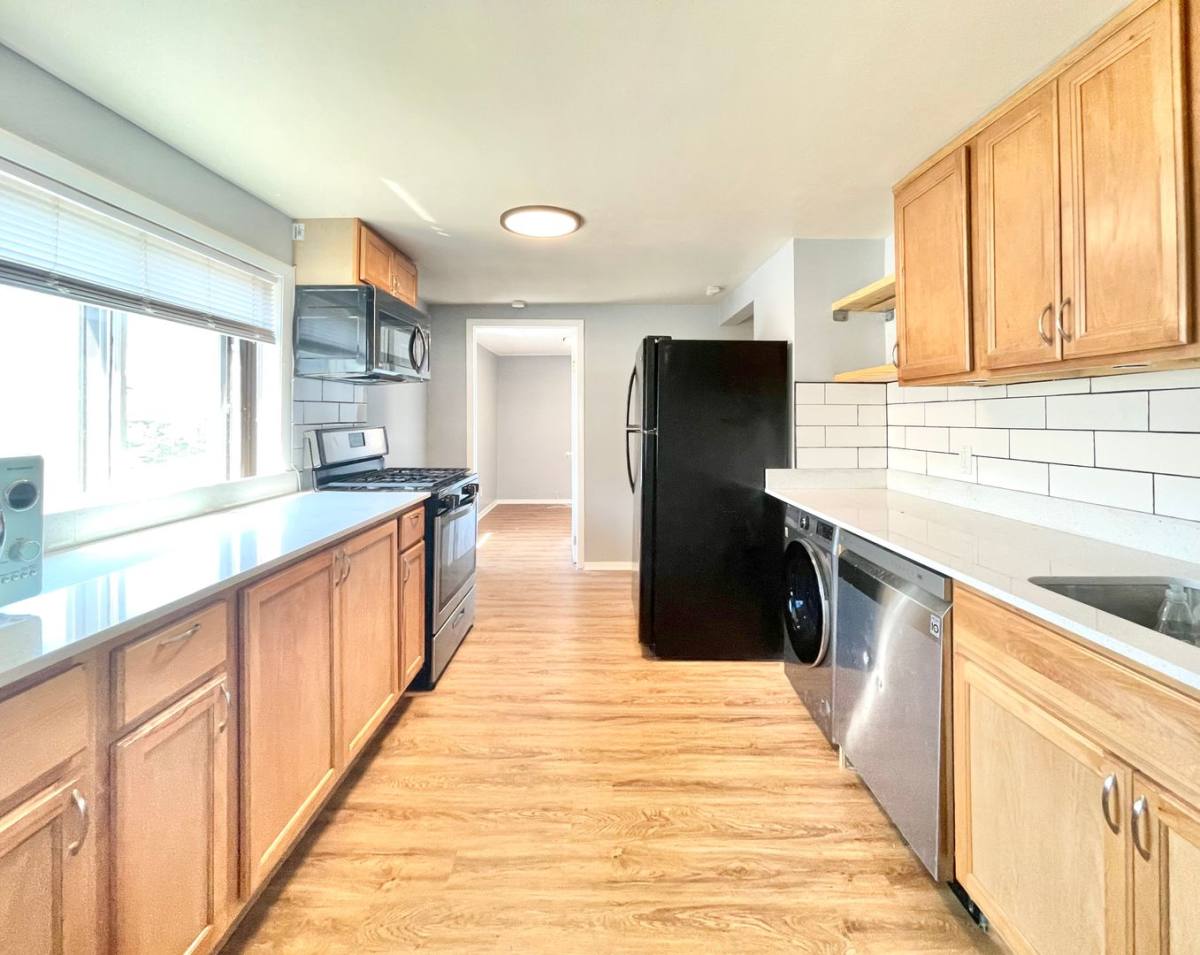 Apartment for rent at 828 W 34th St #2R, Chicago, IL 60608