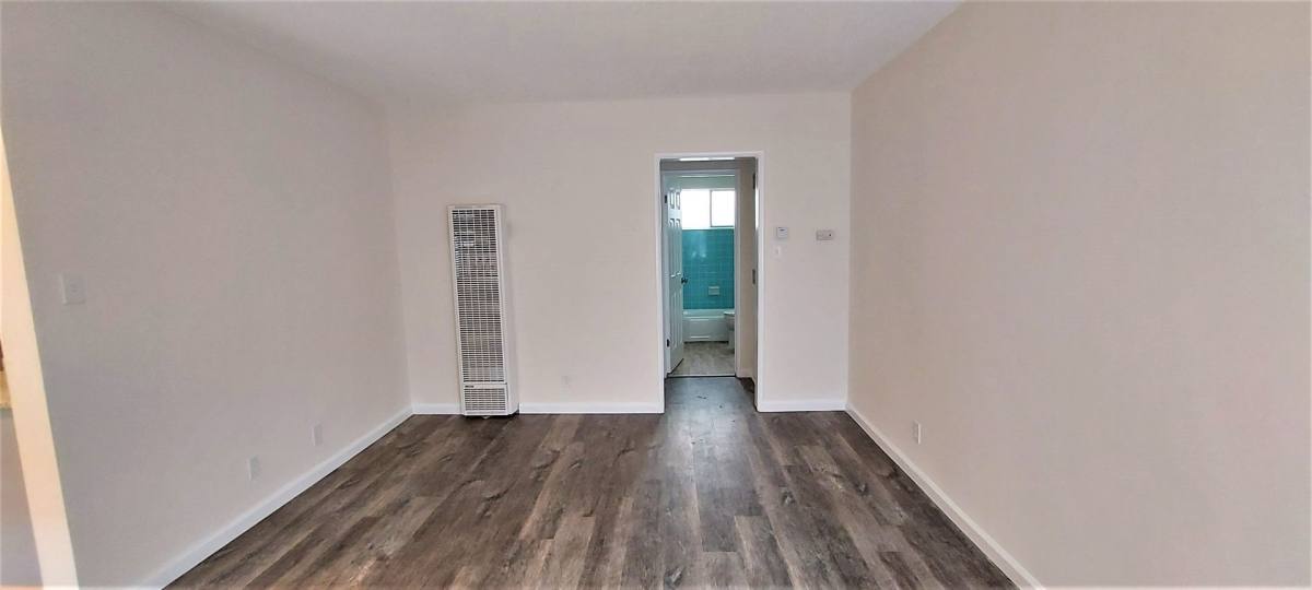Apartment for rent at 12704 Cedar Ave, Hawthorne, CA 90250