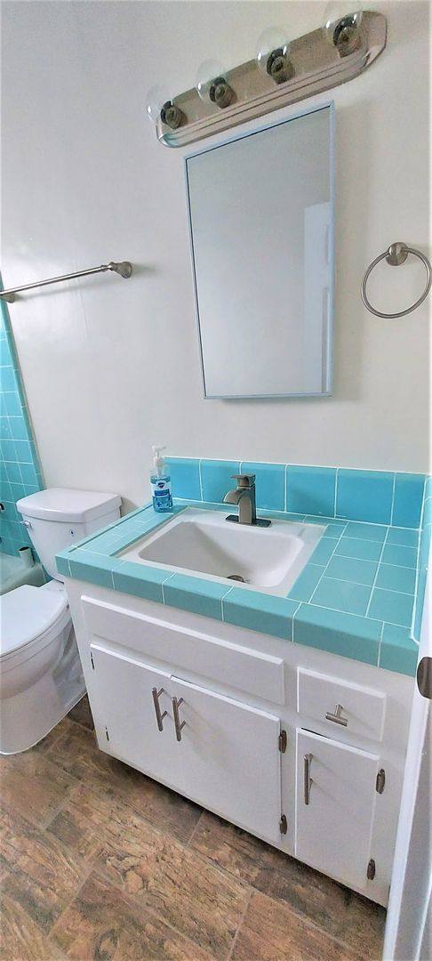 Apartment for rent at 12704 Cedar Ave, Hawthorne, CA 90250