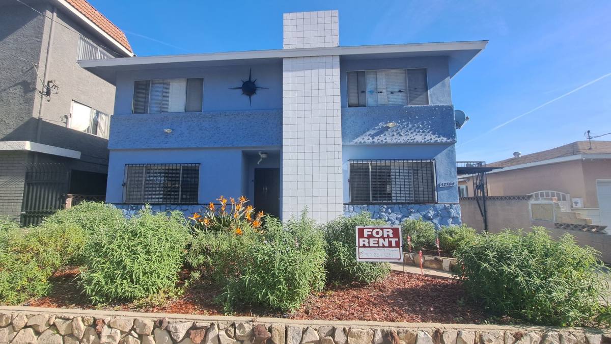 Apartment for rent at 12704 Cedar Ave, Hawthorne, CA 90250
