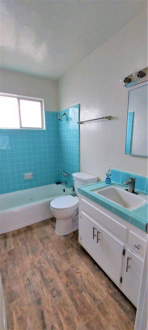 Apartment for rent at 12704 Cedar Ave, Hawthorne, CA 90250