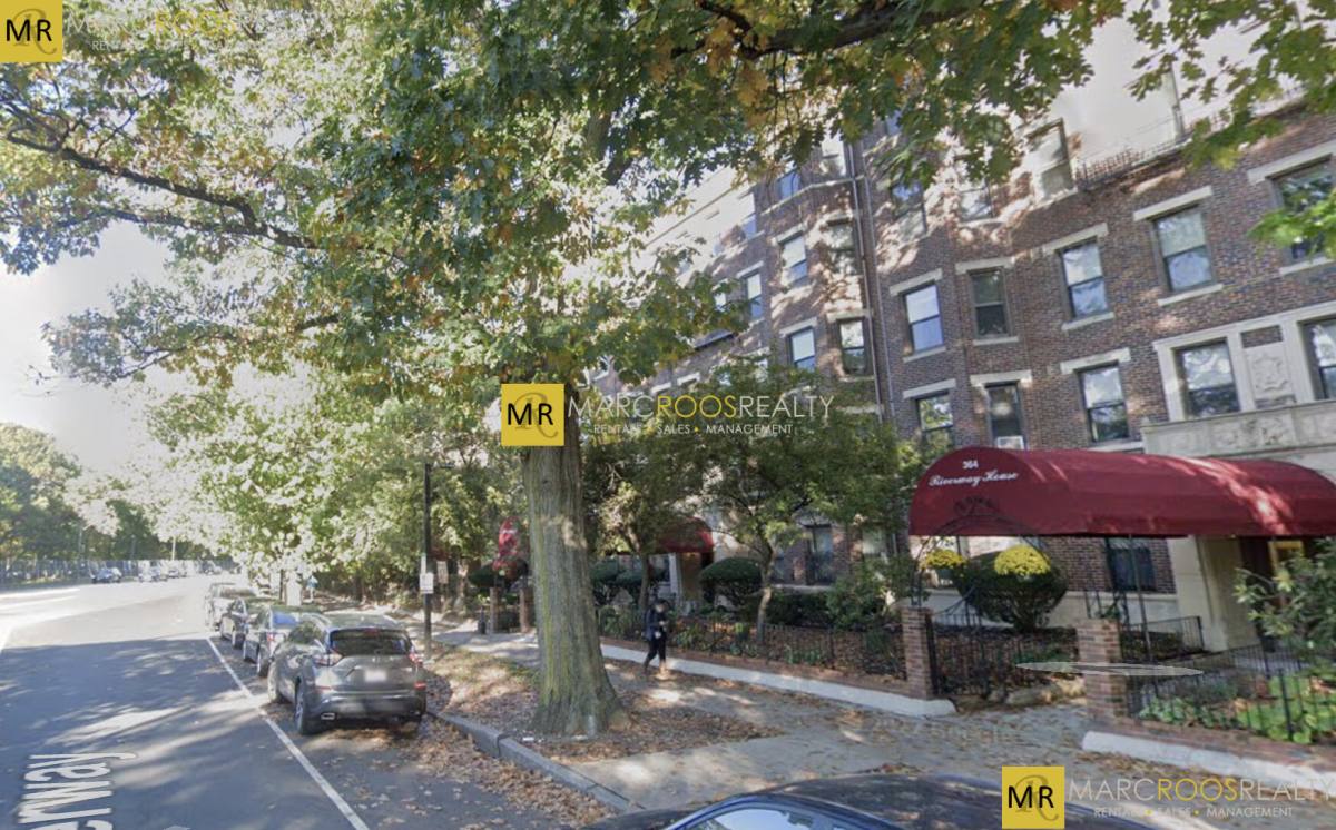 Apartment for rent at 352 Riverway #3, Boston, MA 02115
