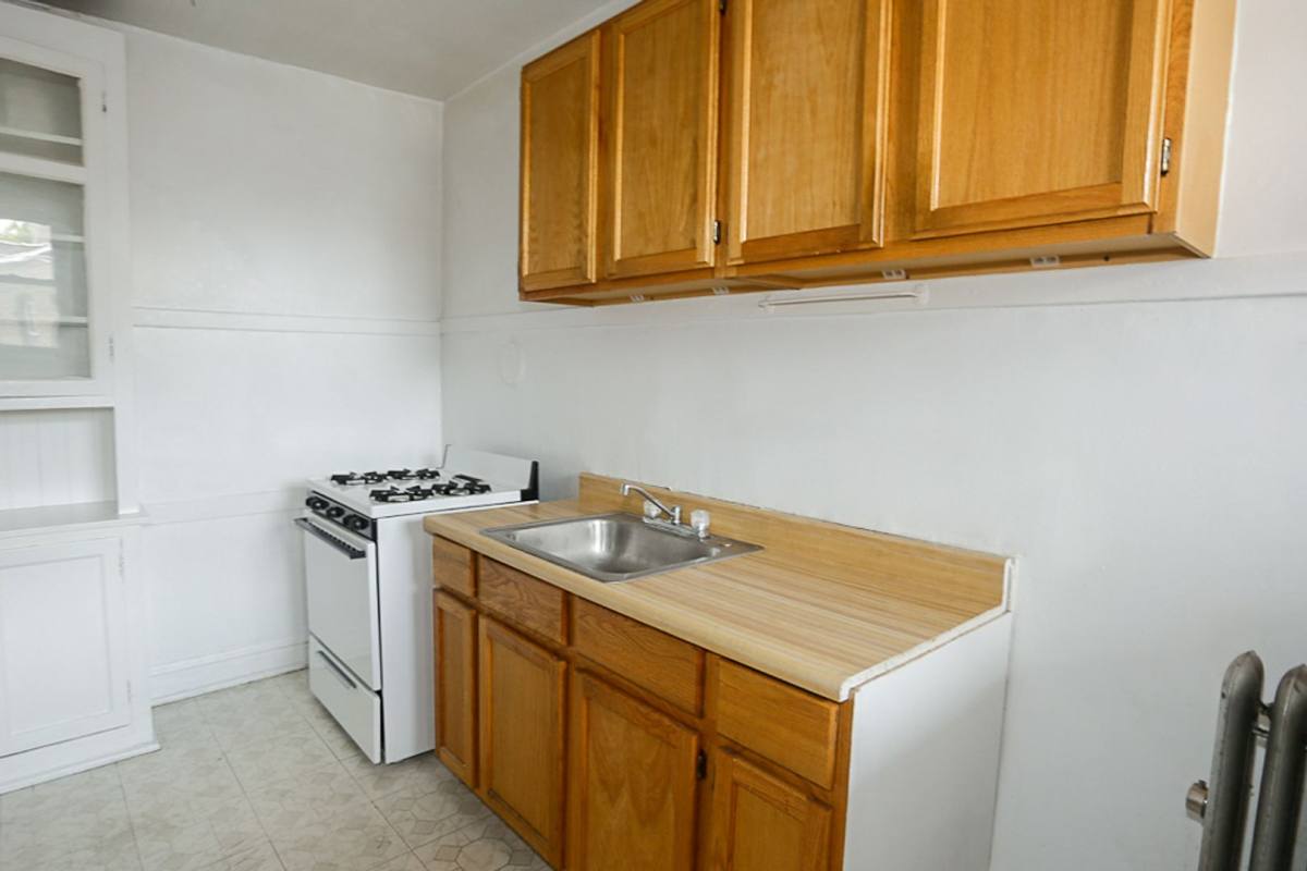 Apartment for rent at 2612 W Gunnison #2R, Chicago, IL 60657